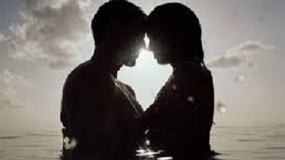 العشق الممنوع والاحضان داخل جدارن المدرسة !!