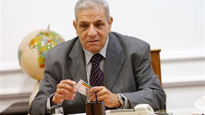 رئيس الوزراء ابراهيم محلب يعود الي القاهرة بعد زيارة الي غينيا الاستوائية