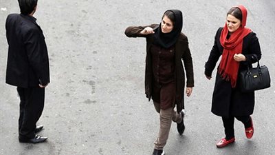 ذا غارديان : صور ايرانيات بدون الحجاب تثير جدلا!