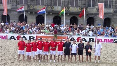 مصر تتوج بلقب البطولة العربية لكرة القدم الشاطئية بفوزها على لبنان 6-5