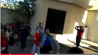 بالفيديو .. مصرية تهز عرش موزة علي ارض قطر ..شاهد ماذا فعلت ؟