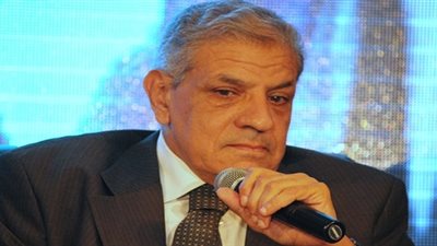 محلب يتفقد الانشاءات الجديدة لجامعة ومستشفى أسوان