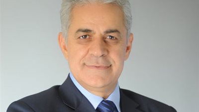 سلسلة بشرية لحملة صباحى امام جامعة دمنهور