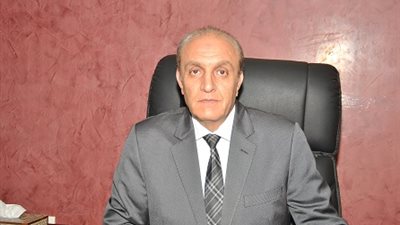 محافظ مطروح يلتقي أوائل الخريجين المعينين بالتربية والتعليم