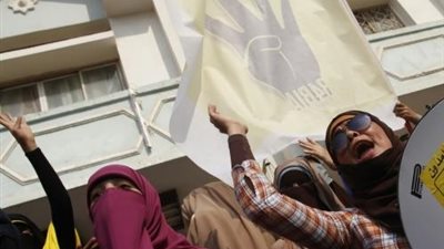 طالبات إخوان الأزهر ينظمون مظاهرة قبل مغادرة المدينة  بسبب انتخابات الرئاسة