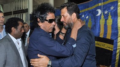 نيولوك جديد لمحمد منير فى عزاء حسين الامام