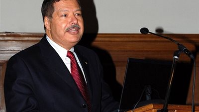 جامعة بيل الأمريكية تمنح زويل الدكتوراه الفخرية لإسهاماته العلمية وخدمة البشرية