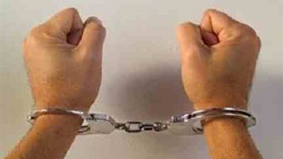 اهلي قرية بسوهاج يلقون القبض علي طالب يتاجر في المخدرات