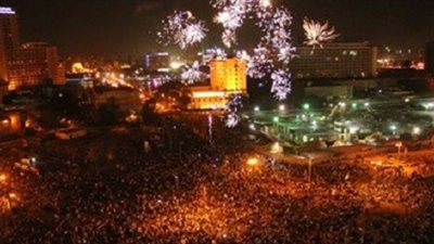 بالفيديو ..احتفالية تنصيب السيسي تتحول لتحرش جماعي في ميدان التحرير