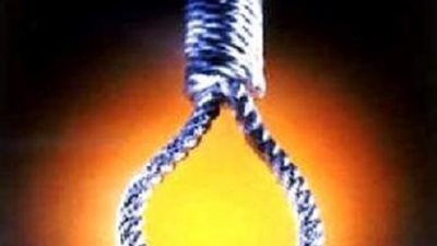 إحالة فتاة وعشيقها طالب الثانوي للمفتي لقتلهما والدتها وإخواتها الثلاثة بسوهاج