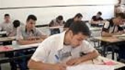 السعادة تغمر الطلاب بإمتحانات الفيزياء والجغرافيا .. والطلاب : الأمتحانات تقيس مستوي الطالب