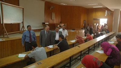 رئيس جامعة سوهاج:التأكد من مطابقة الاسئلة للمناهج ..وطبيب بكل لجنة