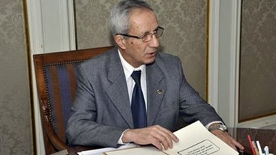 محلب وجه الشكر لـ 10 من الوزارءالراحلين عن الحكومة تليفونيا ومنهم وزير التعليم العالي