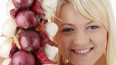 محكمة الاسرة ..تناول الازواج للبصل والتوم والنوم مبكرا وراء طلب الزوجات للطلاق !!