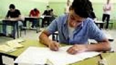 حالة من الفرح بين الطلبة بسبب سهولة امتحان اللغة الثانية