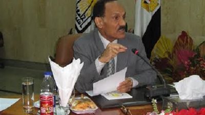 رئيس جامعة أسيوط يدعو أعضاء التدريس لإنقاذ مرضى صعيد مصر
