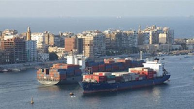 مصدر ملاحي ينفي ما تردد عن تعطل حركة الملاحة بقناة السويس