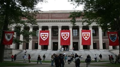 اخلاء بعض مبانى جامعة هارفارد الامريكية بعد تلقى تهديدات بوجود قنابل داخلها