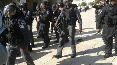 فديو..المصلون بالأقصى يحتفلون لمشاهدة صواريخ المقاومة بالسماء