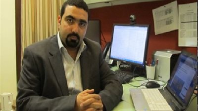 مدرس بالجامعة الامريكية يفوز بجائزة الدولة لتصميم أجهزة النانو الضوئي