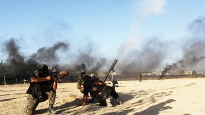 كتائب القسام تعلن قنص 3 جنود إسرائيليين وتفجير دبابة وجرافة شمال وجنوب قطاع غزة