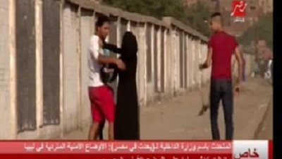 بالفيديو.. التحرش بفتاة في عين شمس في عز الظهر ..شاهد ماذا حدث