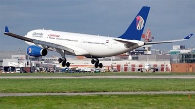 طائرة مصرية تتوجه إلى تونس لإعادة مئات الرعايا من ليبيا بسبب تدهور الأوضاع الأمنية