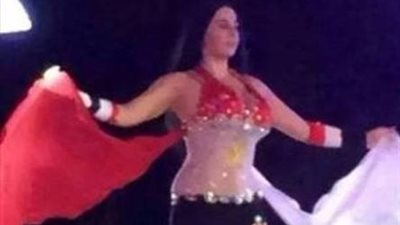 النشطاء : صافيناز تحرشت برمز البلد وعلي الحكومة التحرش بها فورا