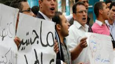 وقفة احتجاجية لحملة الماجستير والدكتوراه أمام مجلس الوزراء