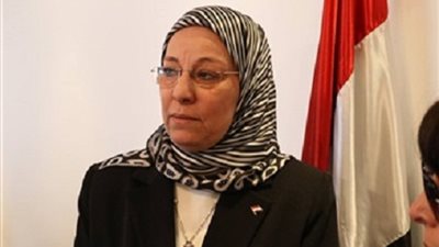 وزيرة القوى العاملة : فتح باب قبول طلبات راغبي العمل علي 9 مهن  بالكويت