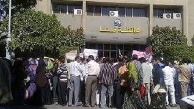 غدا وقفتهم الاحتجاجية ..زئير جموع المعلمين بقنا يهز عرش المالية والتعليم