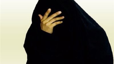 عاملة افريقية في