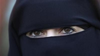 معلمة بريطانية ارتدت