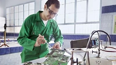 السيسي :إعداد 60 ألف خريج من التعليم الفنى لسد احتياجات السوق الخليجية