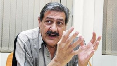 محلب ينعي رسام الكريكاتير مصطفى حسين