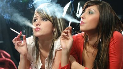 دراسة علمية : 250 الف من طلاب الاعدادية والثانوية اعترفوا بأستخدام السجائر الالترونية