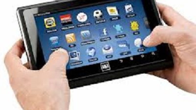 محافظ قنا : 18 الف جهاز تابلت وصلت المحافظة توزع علي الطلاب مع بدء العام الدراسي