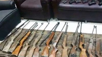 ضبط 20 بندقية بحوزة معلم بالقليوبية