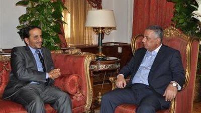 الحارثي : سلطنة عمان تتعاقد مع 800 معلم مصري 