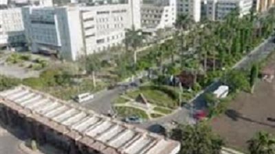 رئيس جامعه أسيوط  يجدد لوكلتى  التمريض وعدد من رؤساء الاقسام
