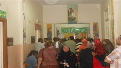 بالفيديو .. أولياء أمور امام تعليم  اسيوط  تأشيراتنا لم تقبل و