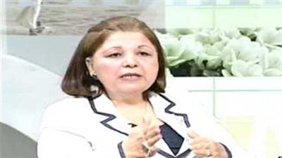 عميدة بنات عين شمس السابقة: المساجد  أفة الجامعات