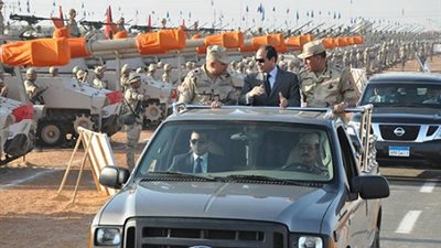 الرئيس عبد الفتاح السيسى يتفقد وحدات التدخل السريع