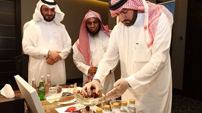 بالصور|  أمير سعودي يدشن مشروع تفطير مليون صائم في رمضان