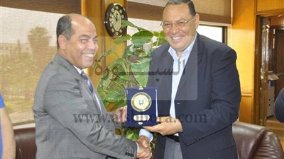 بالصور..وفد وزارة المالية يستعرض سبل التعاون مع جامعة قناة السويس