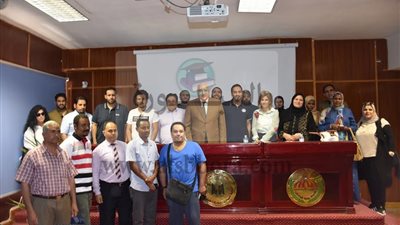 رئيس جامعة  مدينة السادات  يلتقي بالطلاب الوافدين  بالجامعة