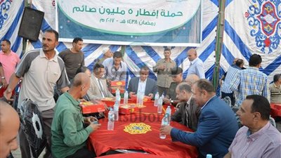 محافظ كفرالشيخ يشارك أهالى 