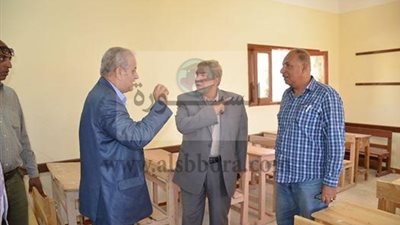 محافظ الإسماعيلية يتفقد تجهيزات لجان الثانوية العامة