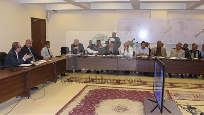 محافظ بني سويف يستعرض تقرير الموقف التنفيذي لحملات استرداد أراضي الدولة     