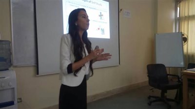 بالصور| ورشة عمل لتعليم اللغة الانجليزية والفرنسية ذاتيا للإداريين بجامعة حلوان